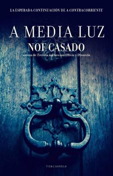 A MEDIA LUZ (Terciopelo Bolsillo)